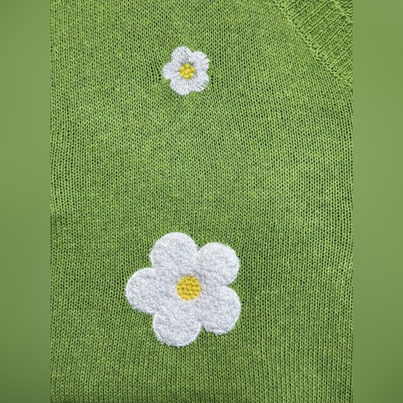Shein Curve 3X Lime Green Daisy Embroidered V-Neck Sweater NWOT - Picture 8 of 11